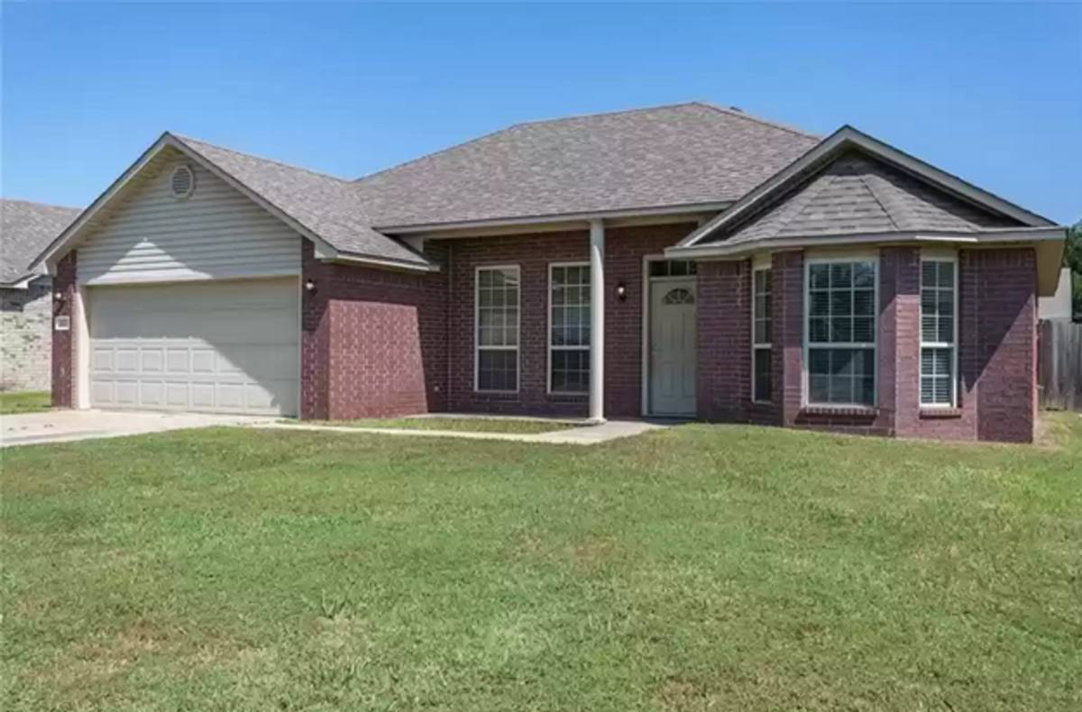 House for rent at 2624 Red Oak Dr, Van Buren, AR 72956
