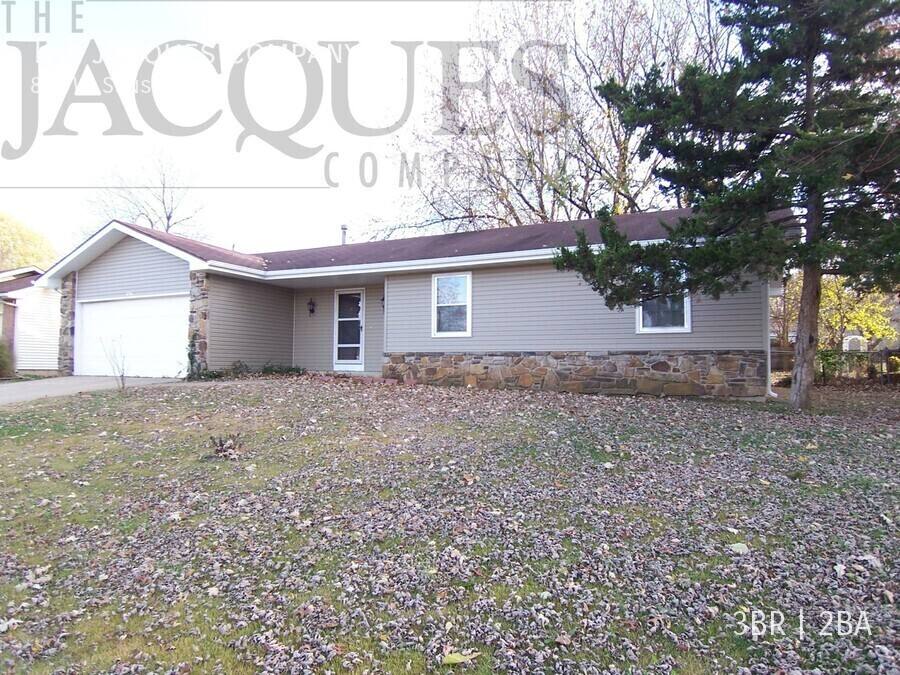 House for rent at 836 W Sunset St, Springfield, MO 65807