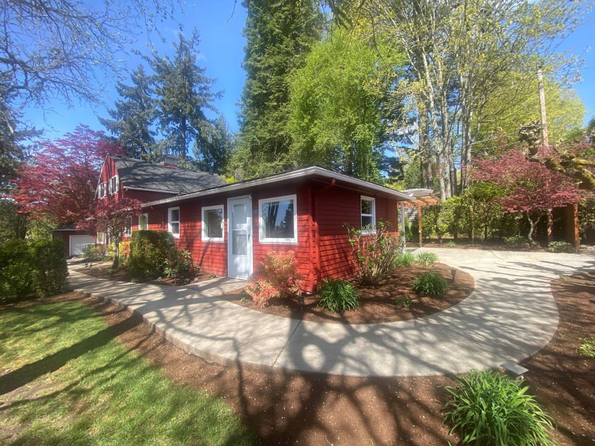 Apartment for rent at 7235 SW Canyon Dr, Portland, OR 97225
