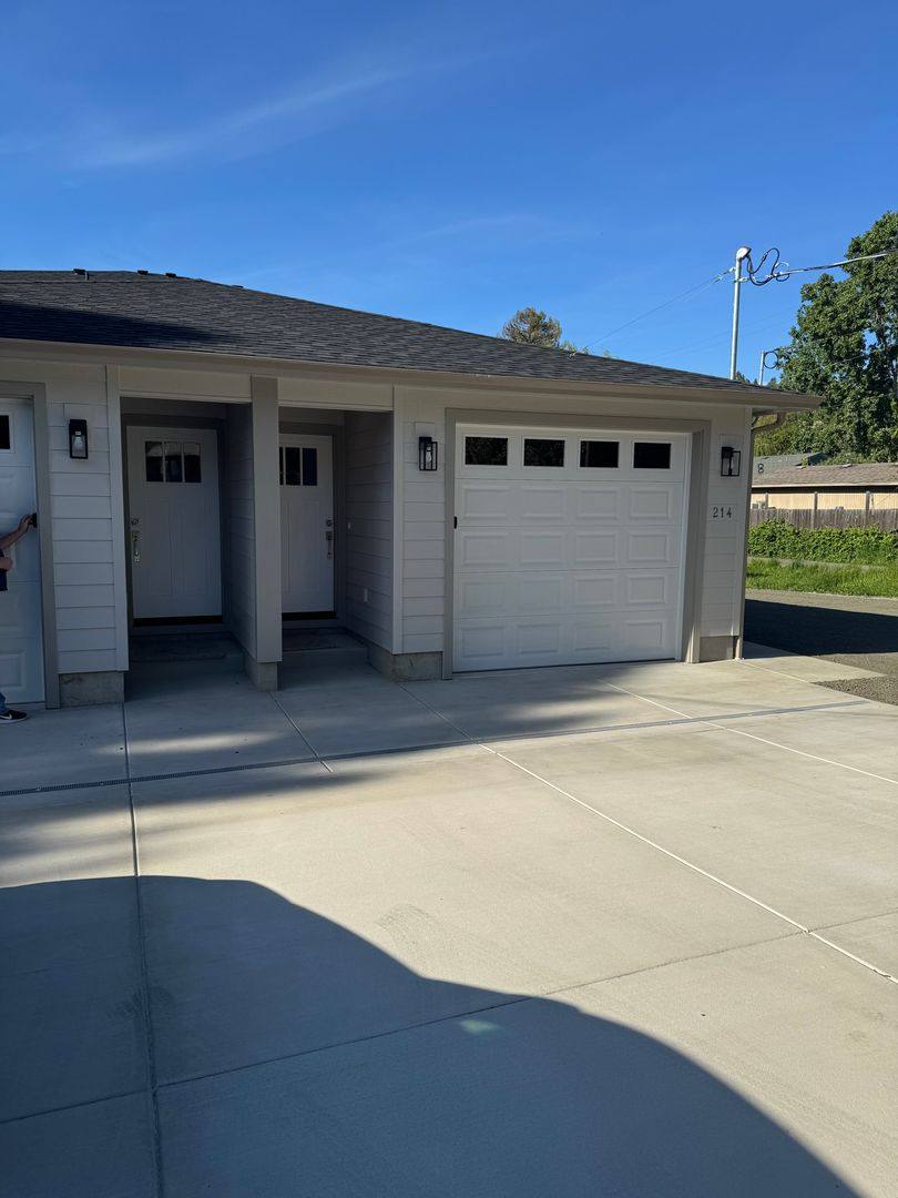 Apartment for rent at 212 Currier Ave, Roseburg, OR 97470