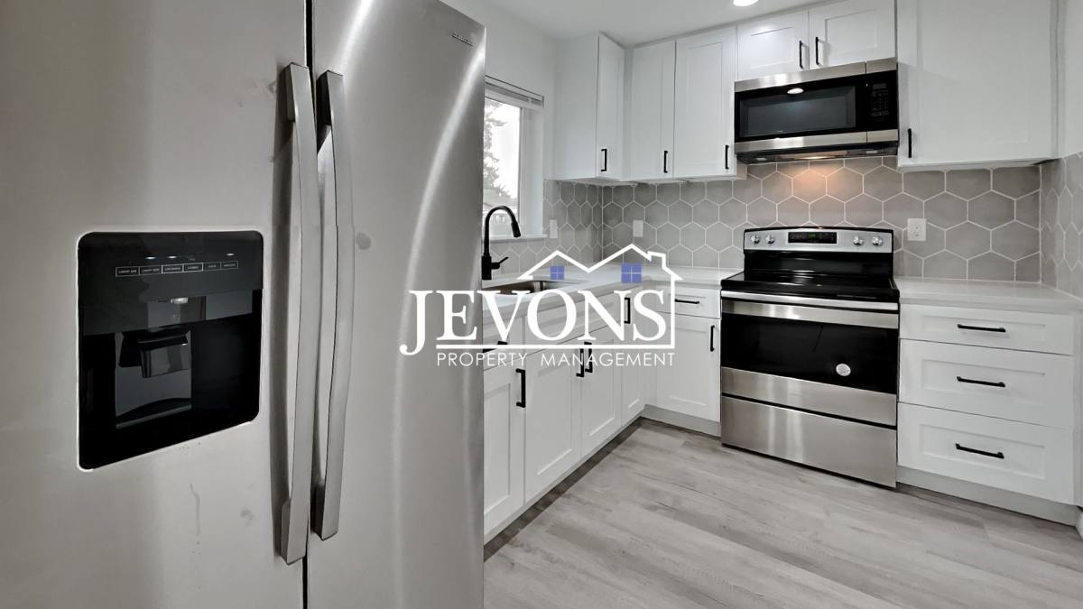 Townhouse for rent at 6114 N 49th St, Tacoma, WA 98407