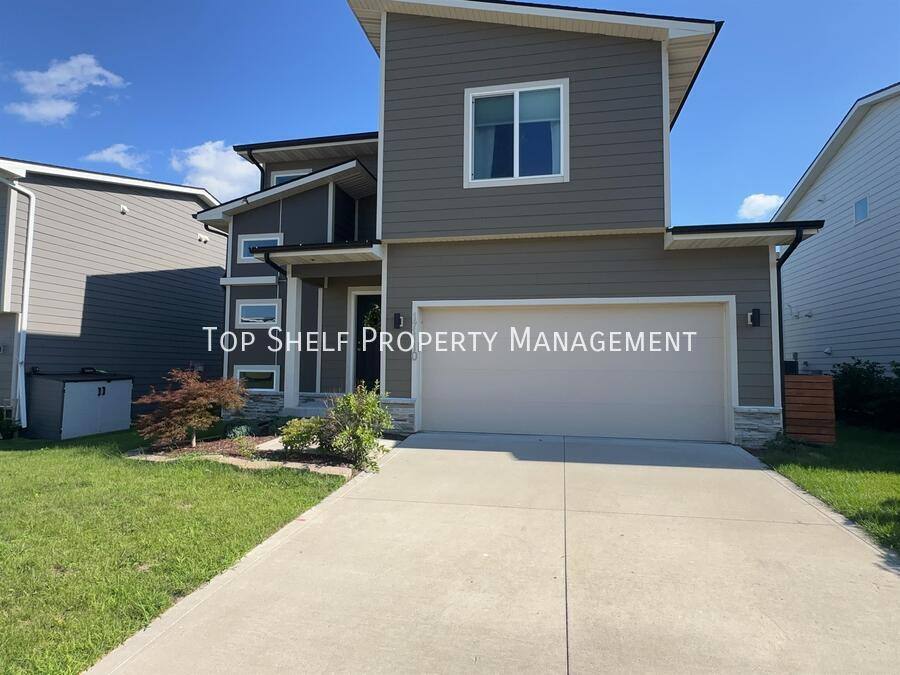House for rent at 17110 Blue Sage Lane, Urbandale, IA 50323