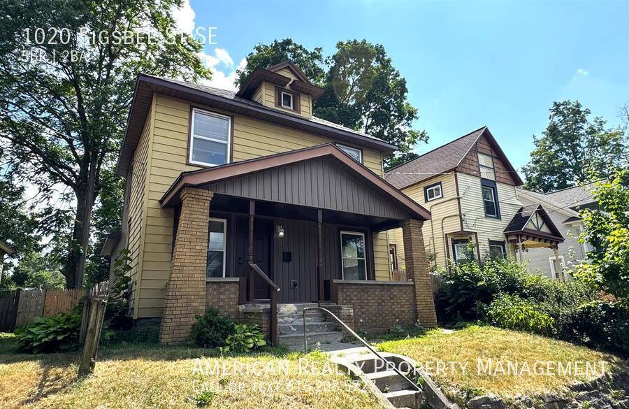 House for rent at 1020 Sigsbee St SE, Grand Rapids, MI 49506