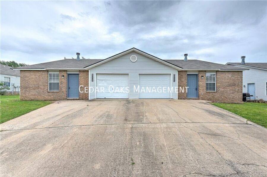 Apartment for rent at 4361 W Thrasher Dr, Fayetteville, AR 72704