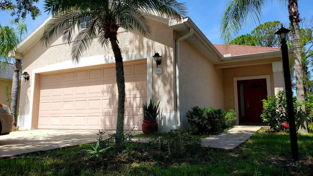 House for rent at 1367 Daryl Dr, Sarasota, FL 34232