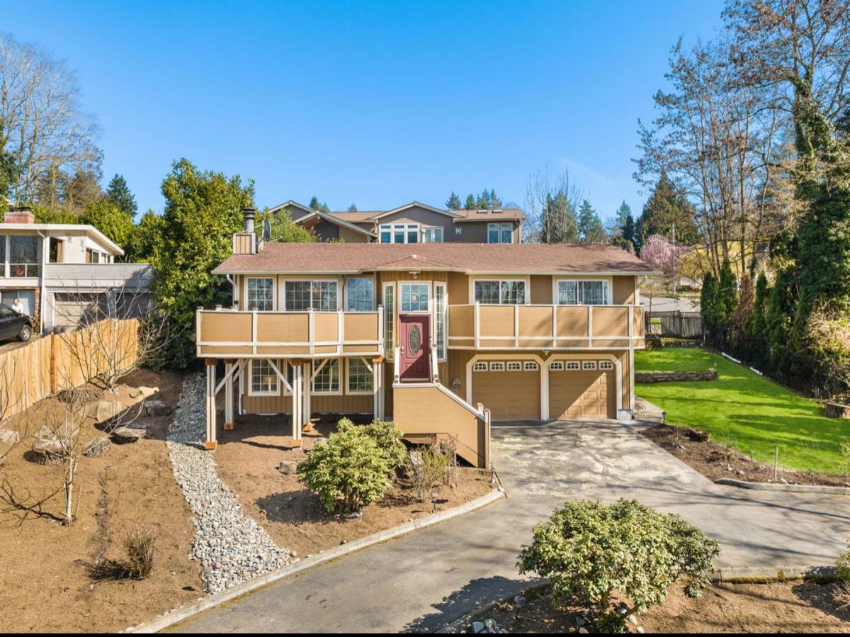 House for rent at 11004 100th Ave NE, Kirkland, WA 98033