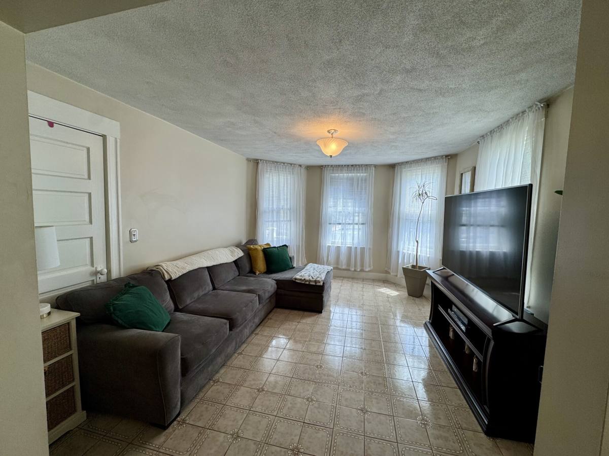 Apartment for rent at 119 Fellsway W #1, Medford, MA 02155