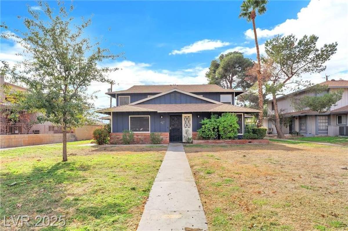 Townhouse for rent at 1521 Elizabeth Ave, Las Vegas, NV 89119