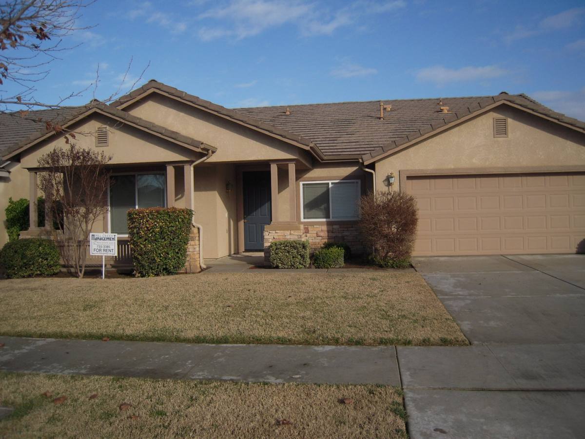 House for rent at 844 W Kimball, Visalia, CA 93277
