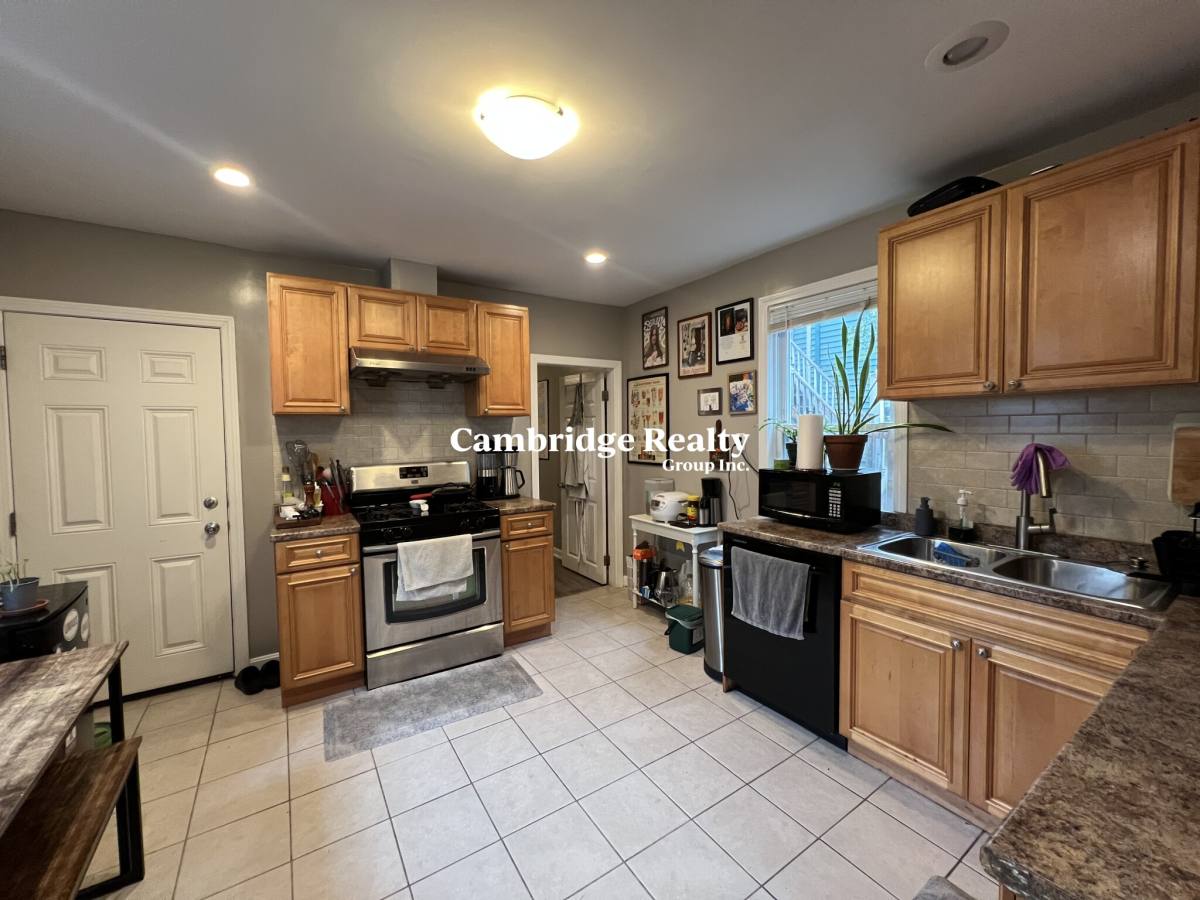 House for rent at 4 Rockwell St #1T, Cambridge, MA 02139