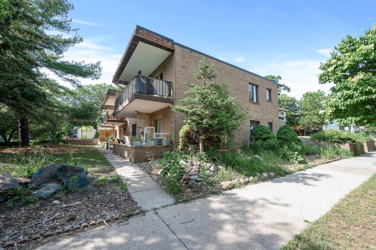 Apartment for rent at 1127 Raymond Ave #2, Saint Paul, MN 55108