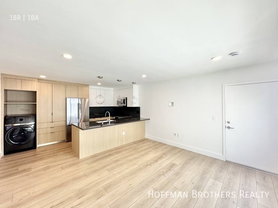 Apartment for rent at 2811 3rd St #9, Santa Monica, CA 90405