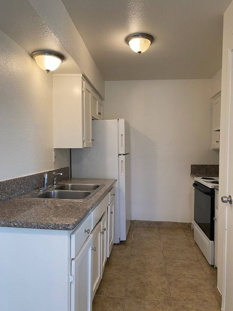 Apartment for rent at 2025 E Pontiac Way, Fresno, CA 93726