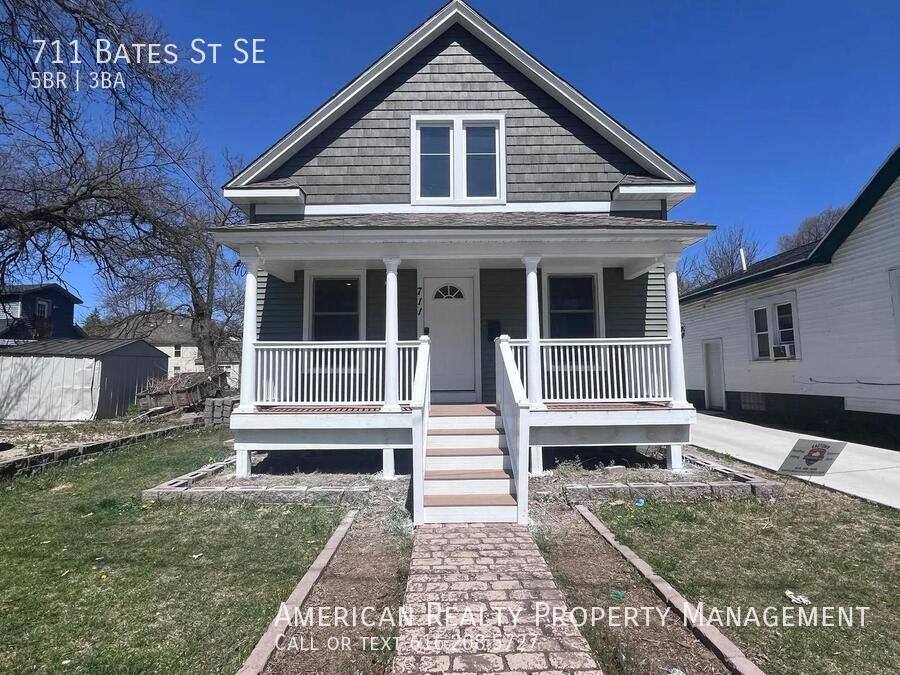 House for rent at 711 Bates St SE, Grand Rapids, MI 49503