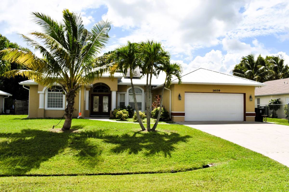 House for rent at 1609 SE Ridgewood St, Port Saint Lucie, FL 34952