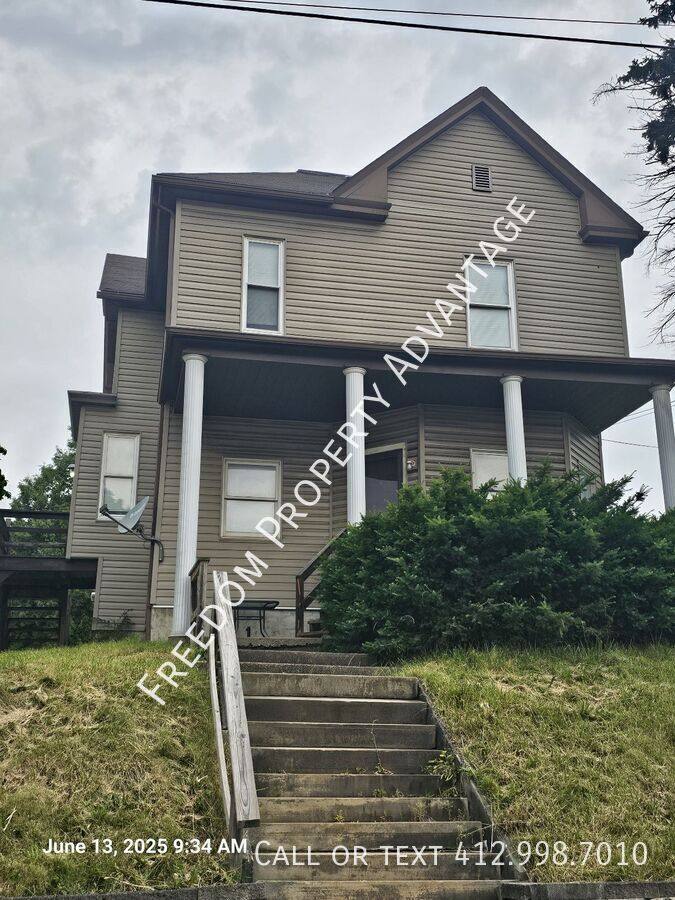 Apartment for rent at 130 Hall Ave #BOTTOM, Washington, PA 15301