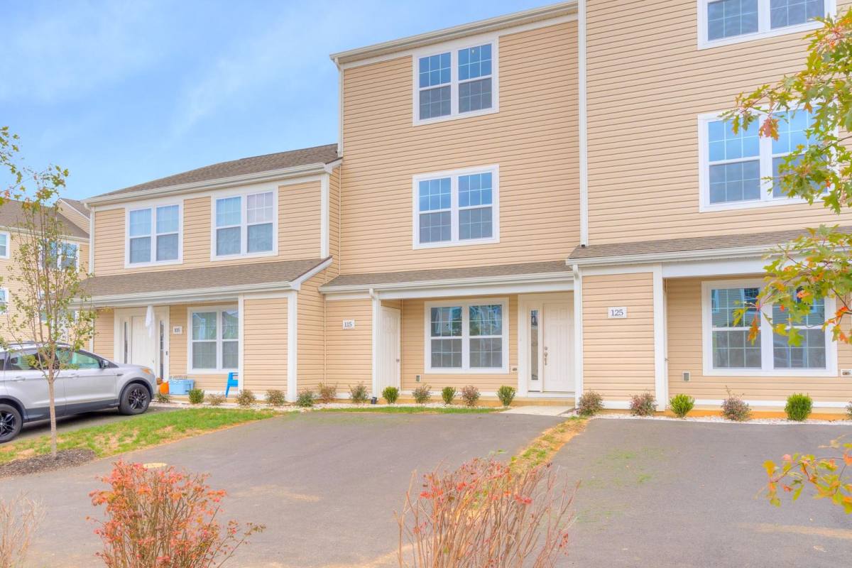 Townhouse for rent at 430 Pin Oak Dr, Christiansburg, VA 24073