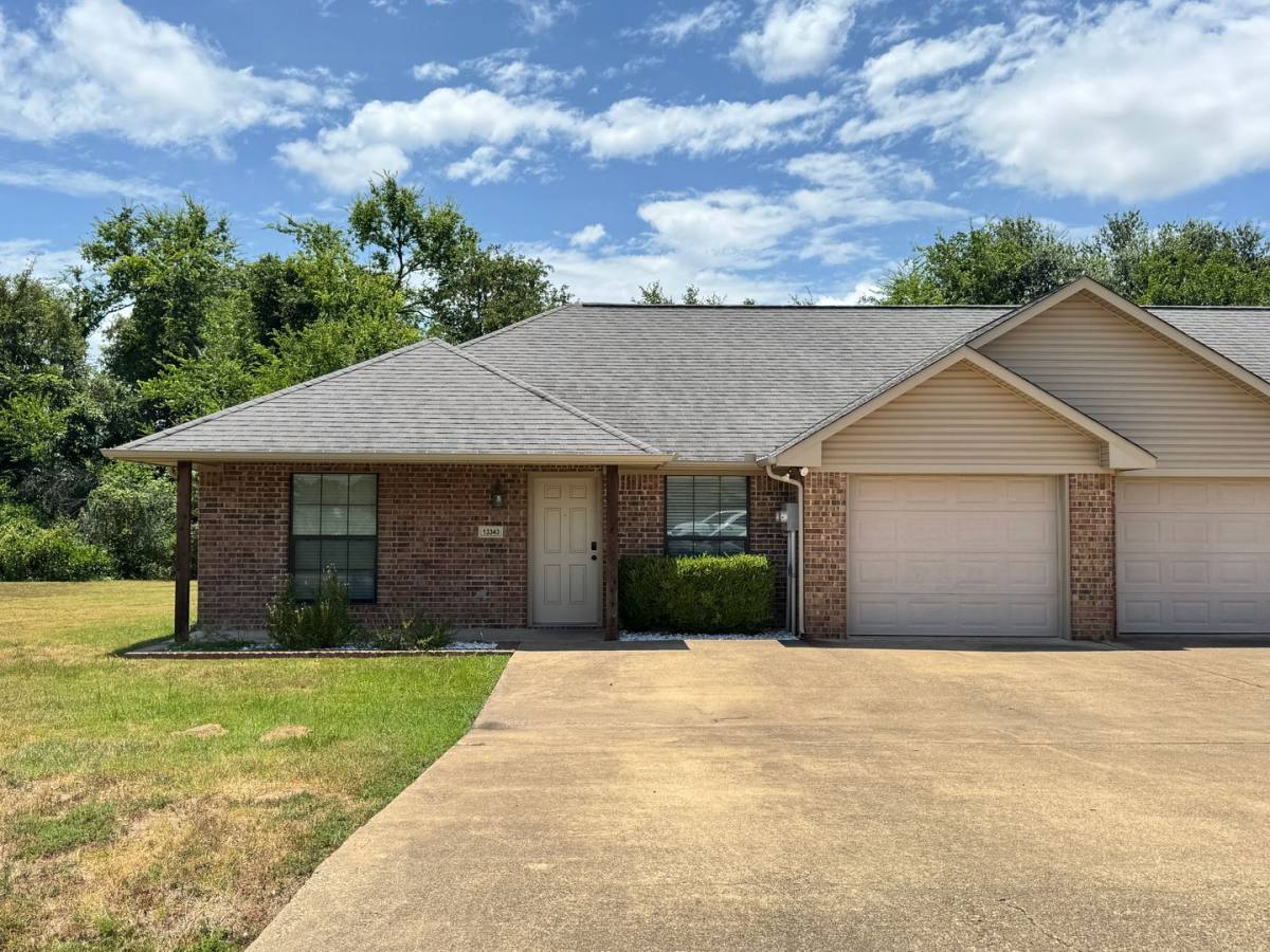 Apartment for rent at 13341 - 13343 Country Meadows, Lindale, TX 75771