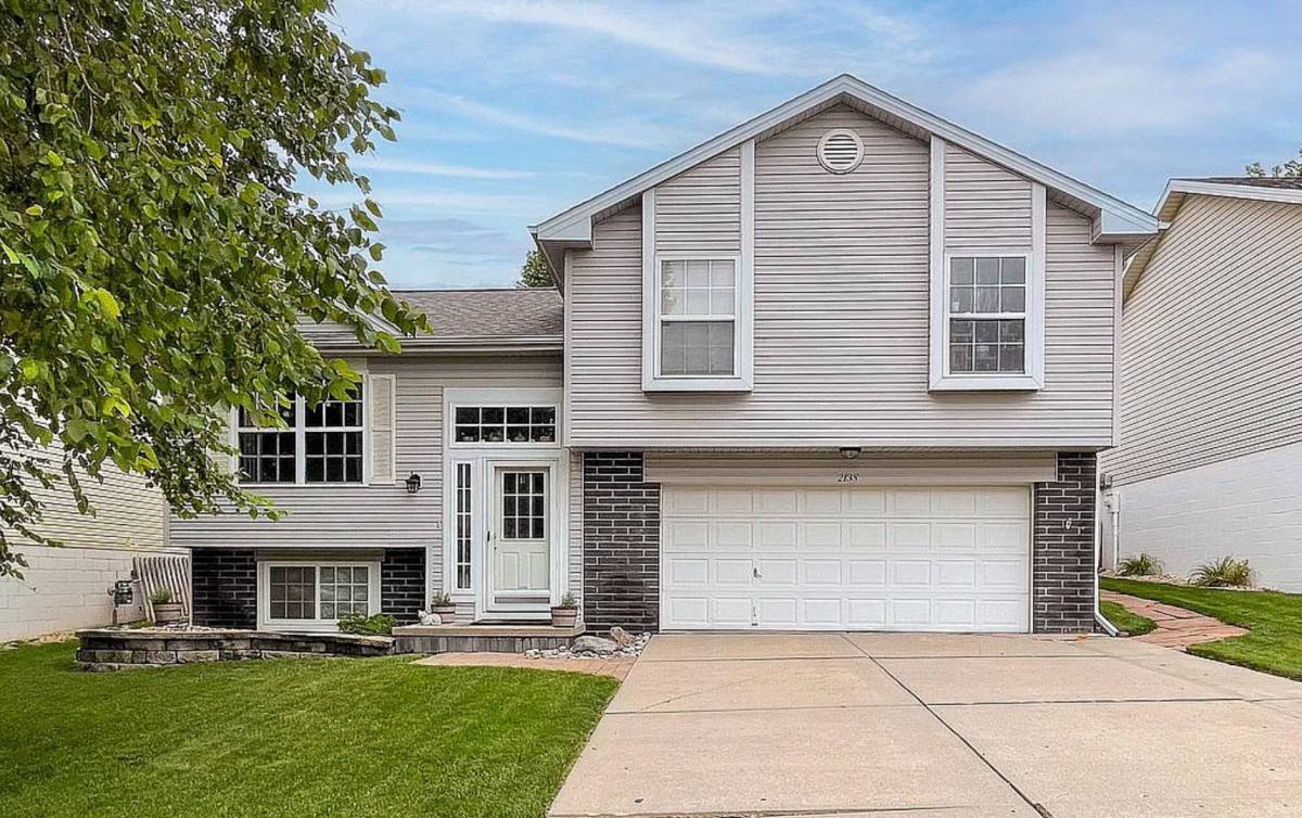 House for rent at 2138 N 166th St, Omaha, NE 68116