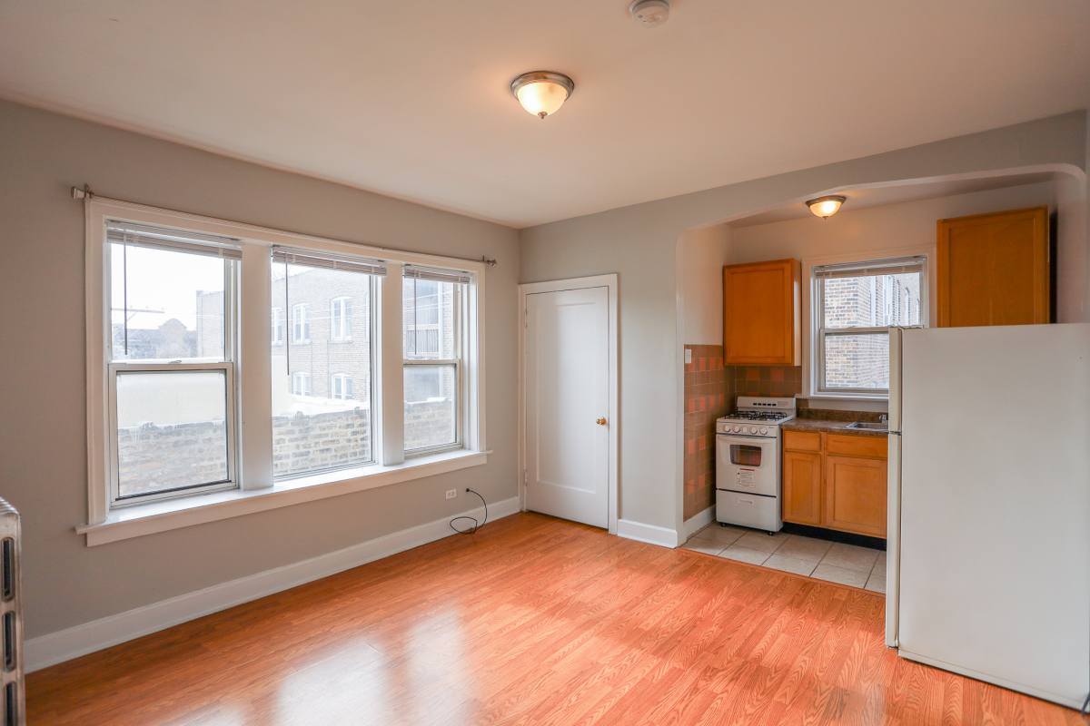 Apartment for rent at 3244 N Pulaski #5, Chicago, IL 60641