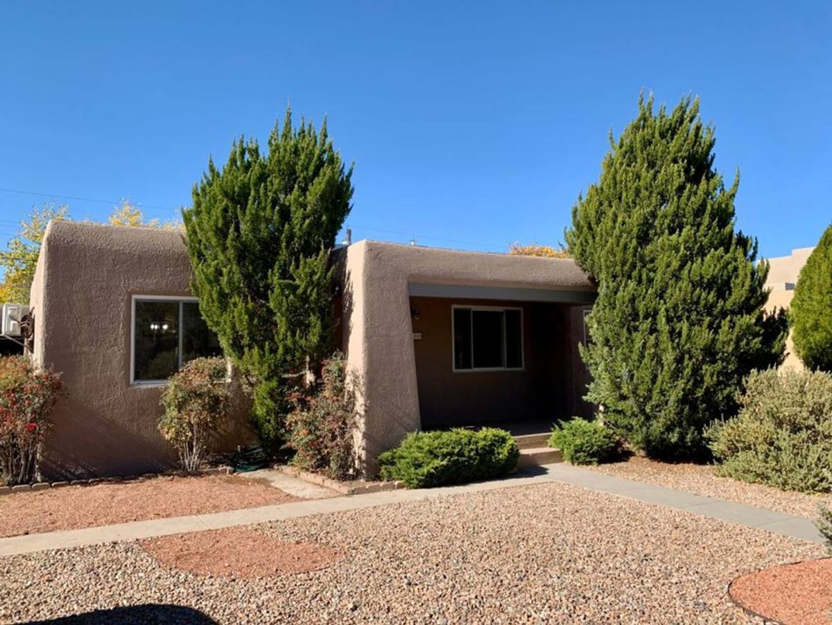 House for rent at 1009 Bryn Mawr Dr NE, Albuquerque, NM 87106
