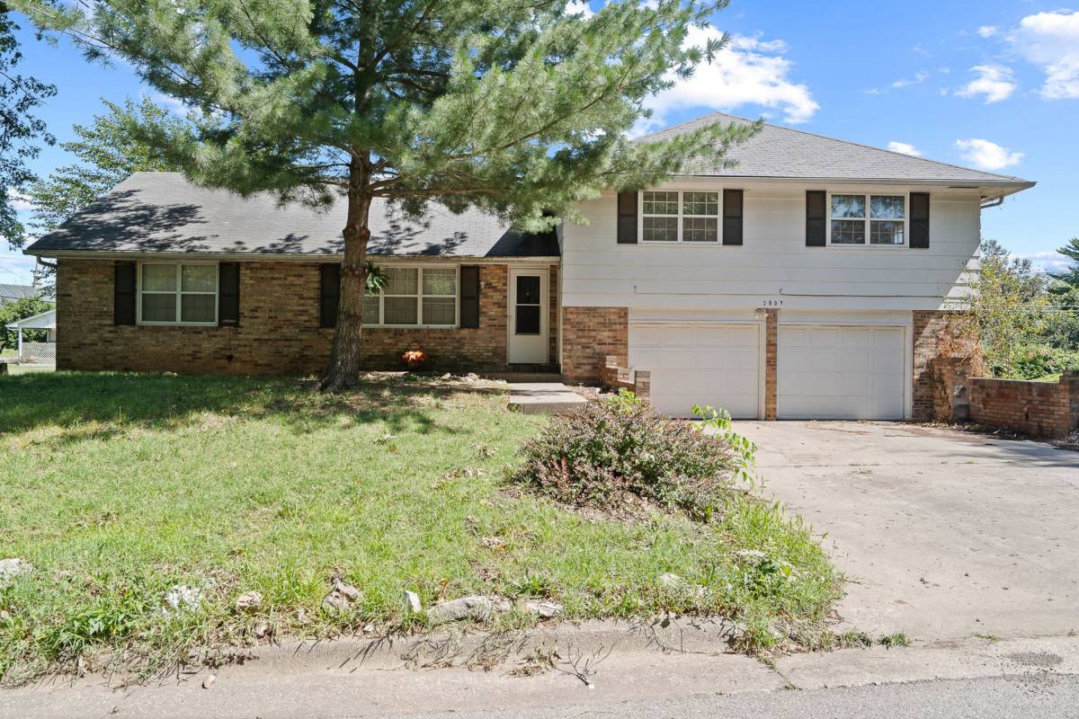 Apartment for rent at 2805 Summit Rd, Columbia, MO 65203