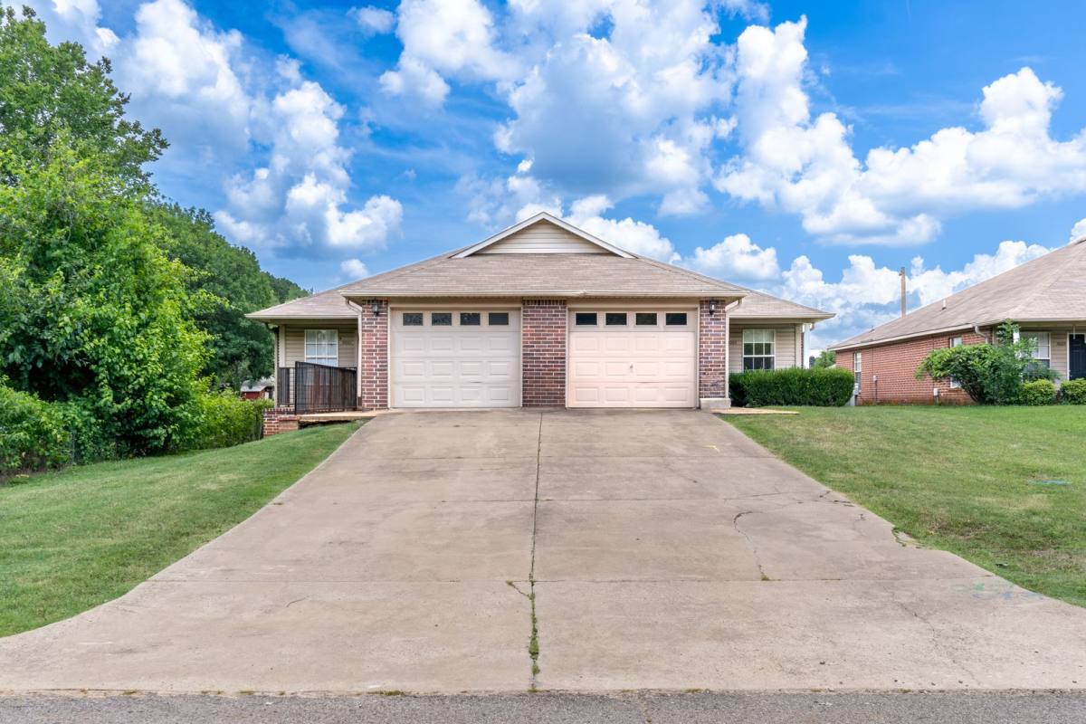 Apartment for rent at 5001-5003 S30th St, Fort Smith, AR 72901