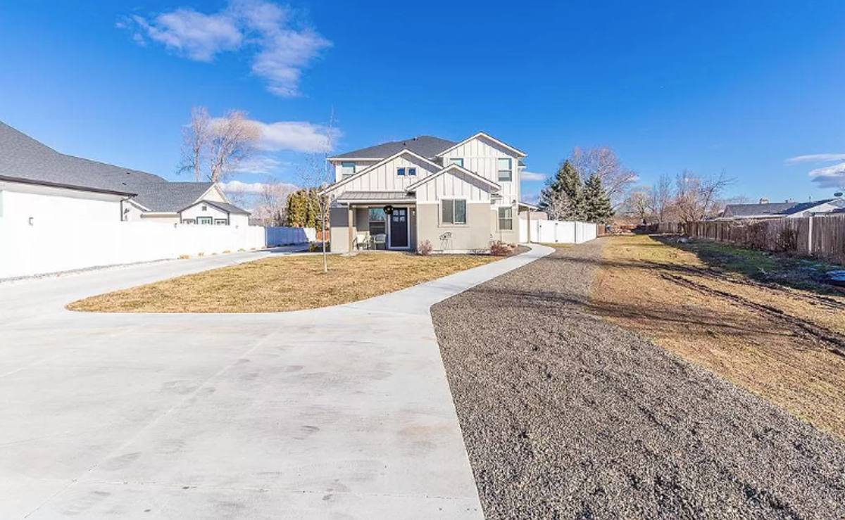 Townhouse for rent at 648 S Tylee Way, Meridian, ID 83642