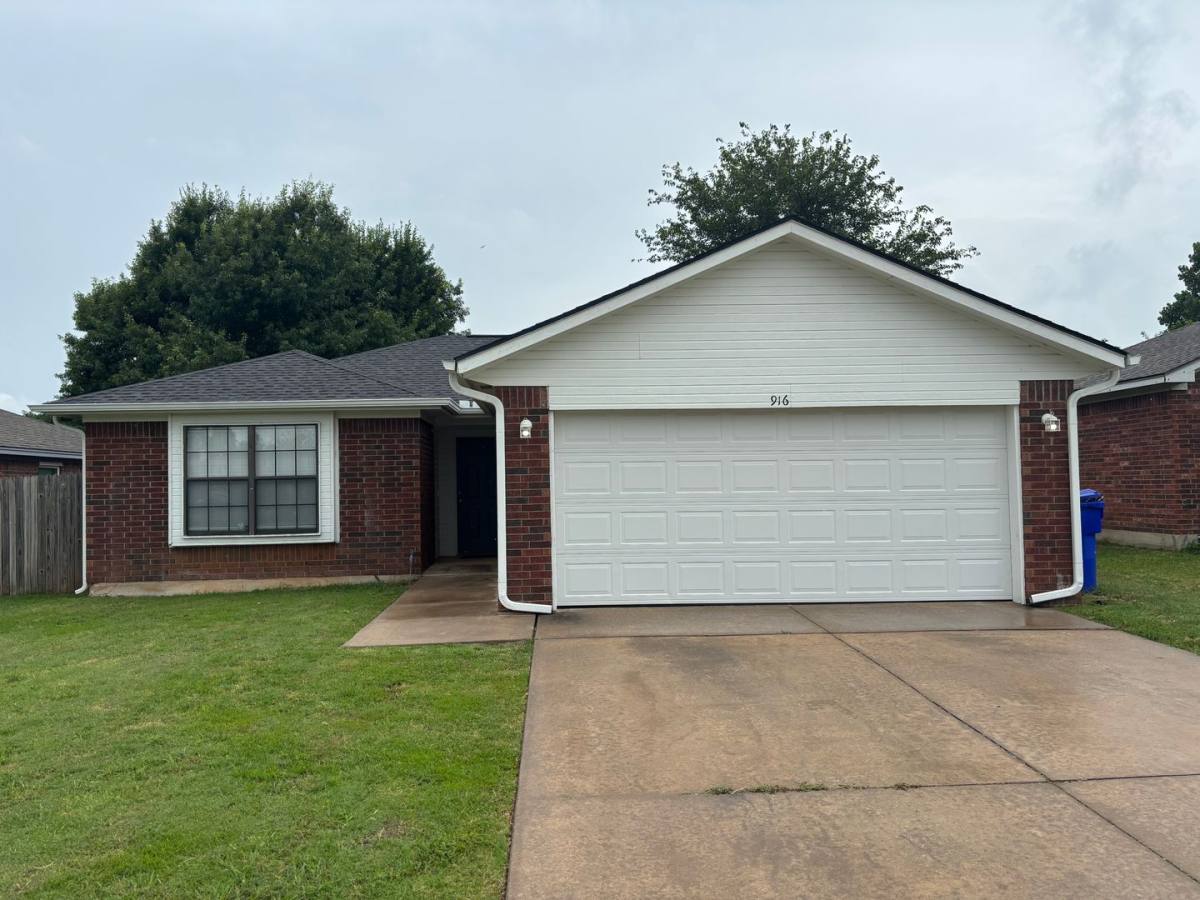 House for rent at 916 Brandywine Lane, Norman, OK 73071