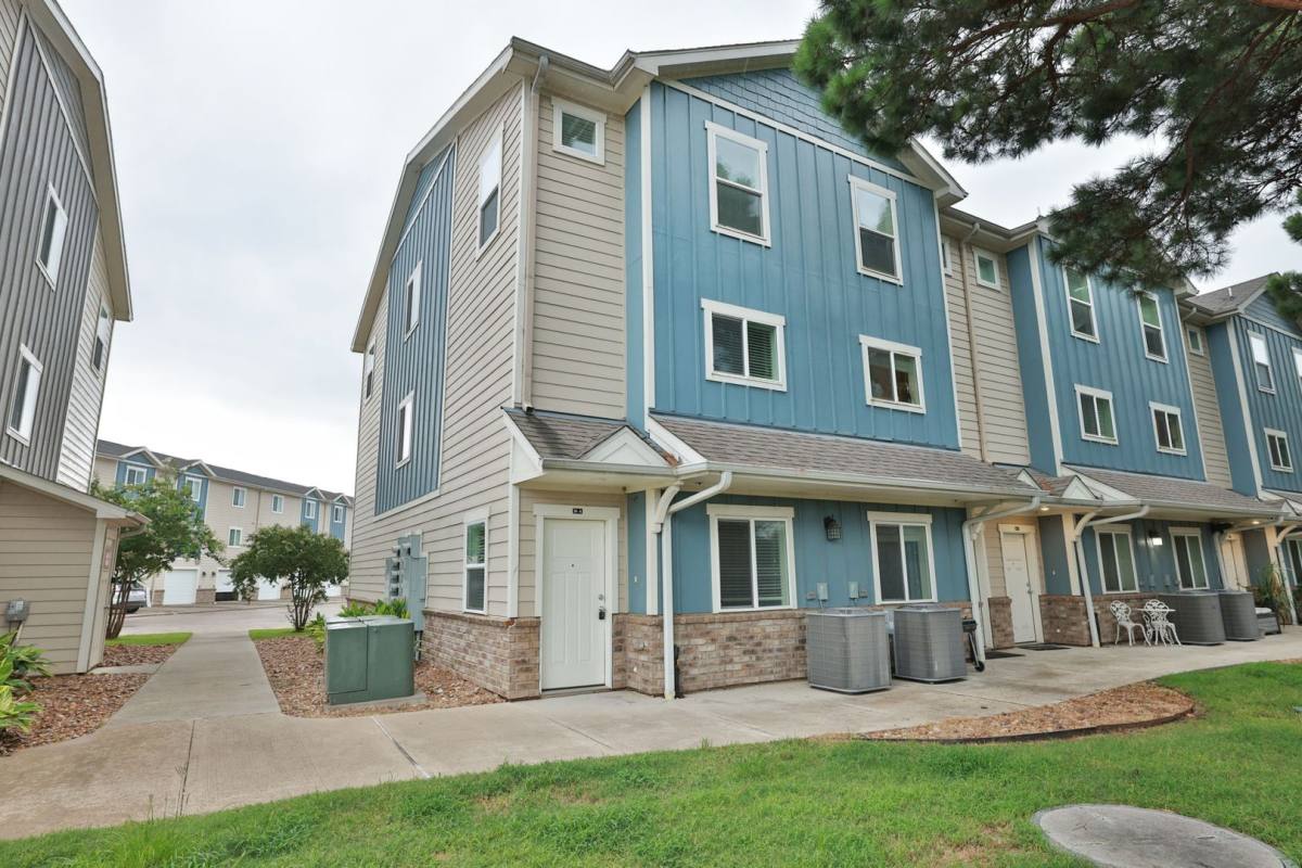 Townhouse for rent at 21155 Gosling Rd, Spring, TX 77388