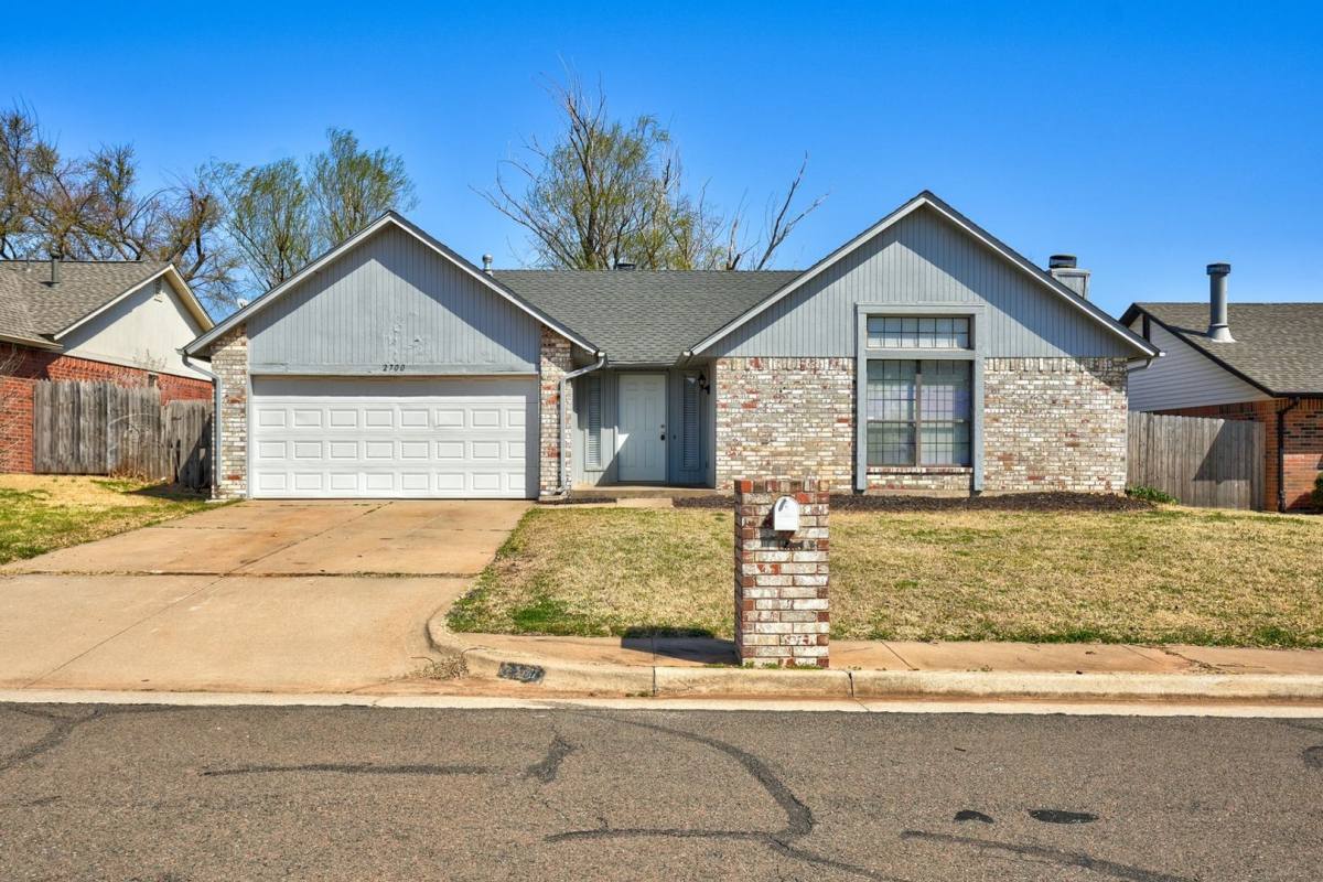 House for rent at 2700 Clover Glen Dr, Edmond, OK 73013