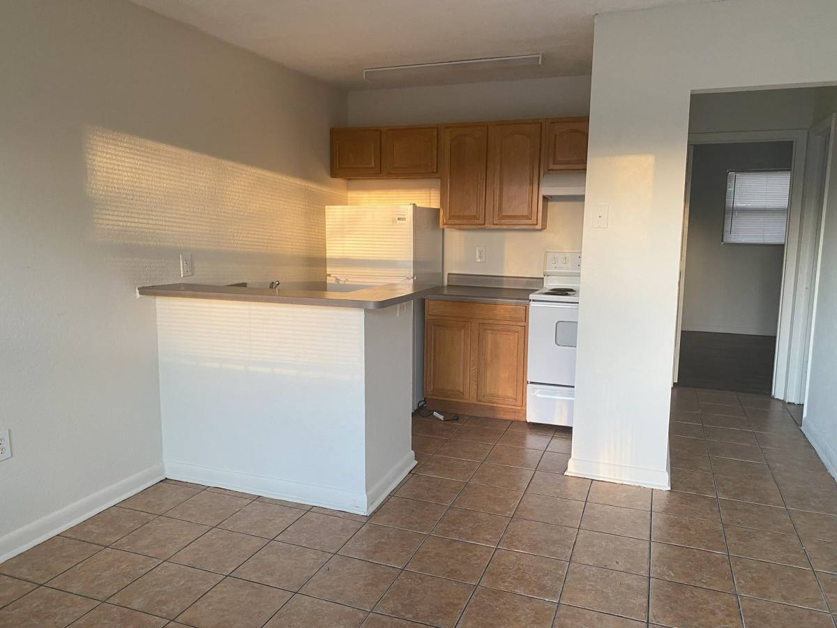 Apartment for rent at 1030 W Walnut St, Lakeland, FL 33815