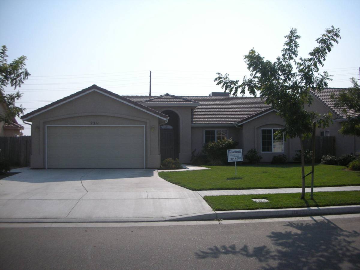 House for rent at 2311 E Country, Visalia, CA 93292