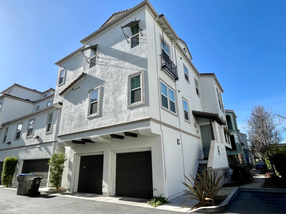 Townhouse for rent at 63 Bassett St, San Jose, CA 95110