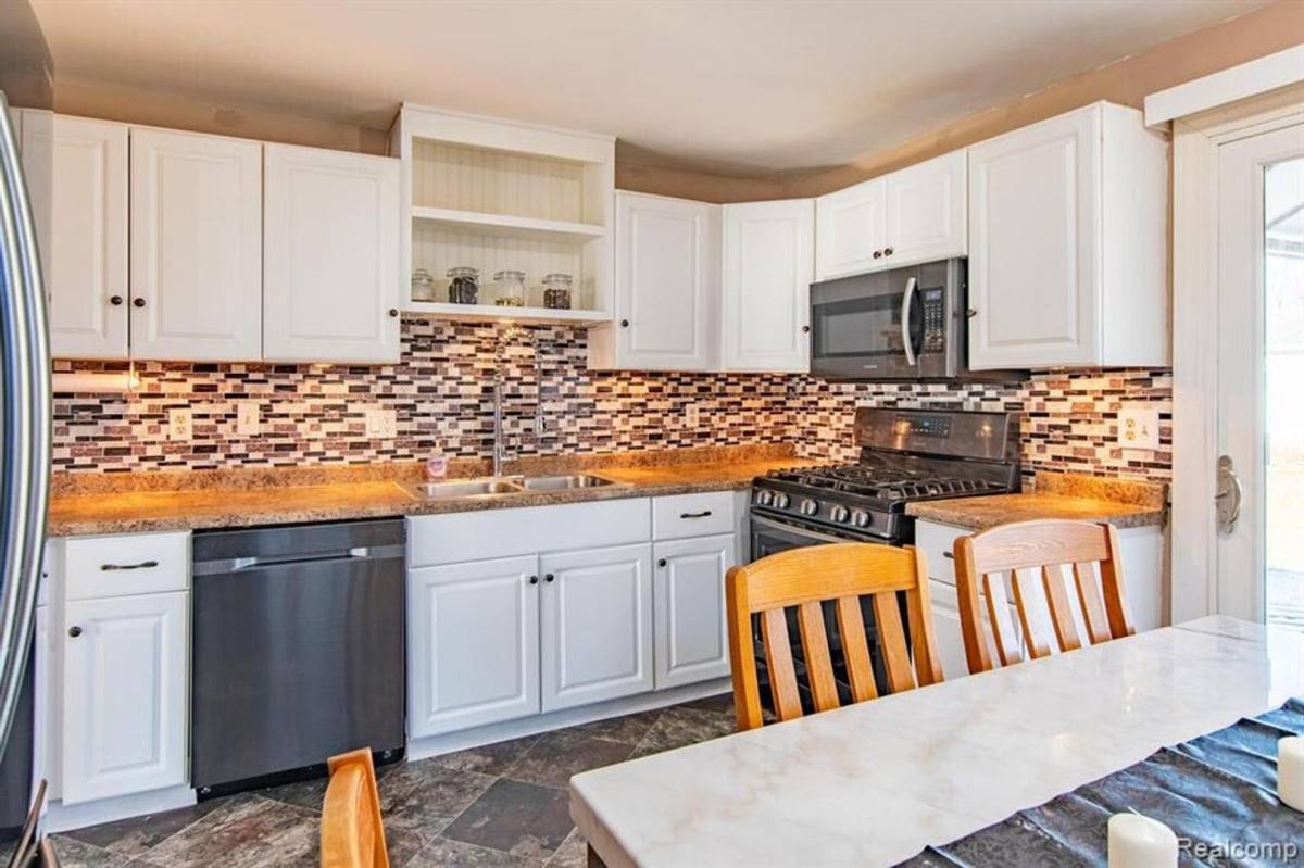 House for rent at 2163 Hemlock Dr, Ann Arbor, MI 48108