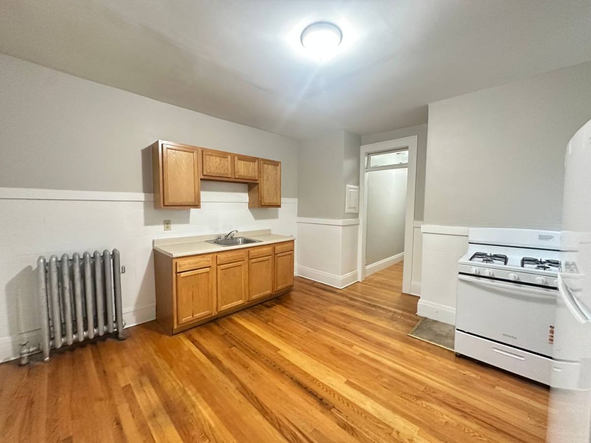 Apartment for rent at 581-583 Pleasant St, Holyoke, MA 01040