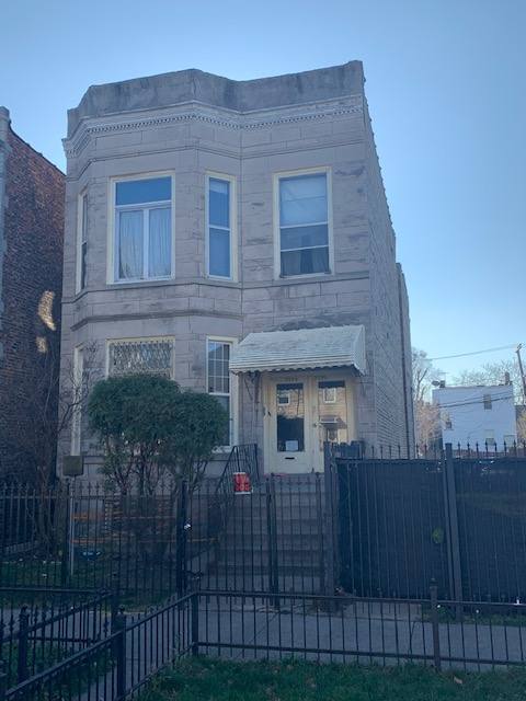 Apartment for rent at 3939 W Lexington St #1, Chicago, IL 60624