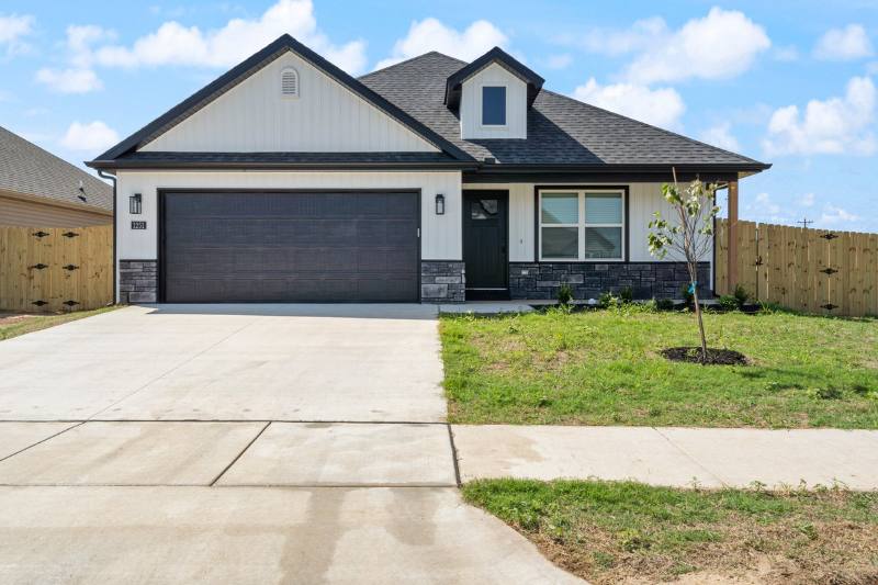 House for rent at 1251 Monarch Rd, Centerton, AR 72719