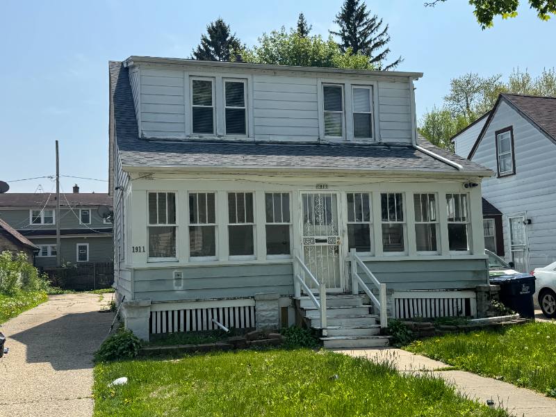 Apartment for rent at 1911 W Fairmount Ave, Milwaukee, WI 53209