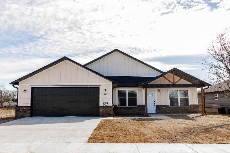 House for rent at 1412 E Emelyn Lane, Siloam Springs, AR 72761