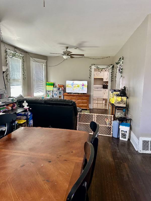 Apartment for rent at 312 Healy St #1, Elgin, IL 60120