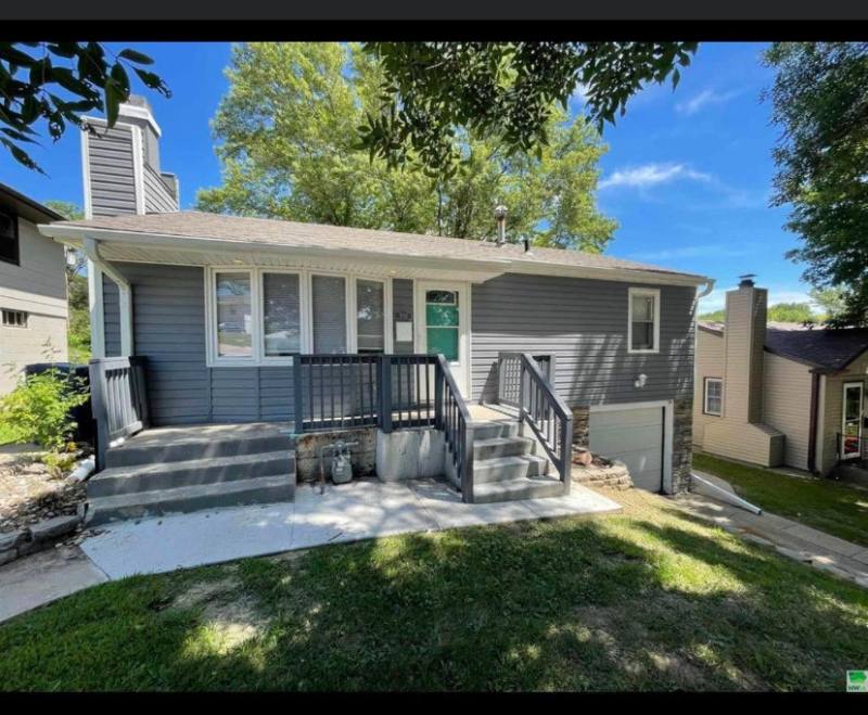 House for rent at 3012 S Cornelia St, Sioux City, IA 51106
