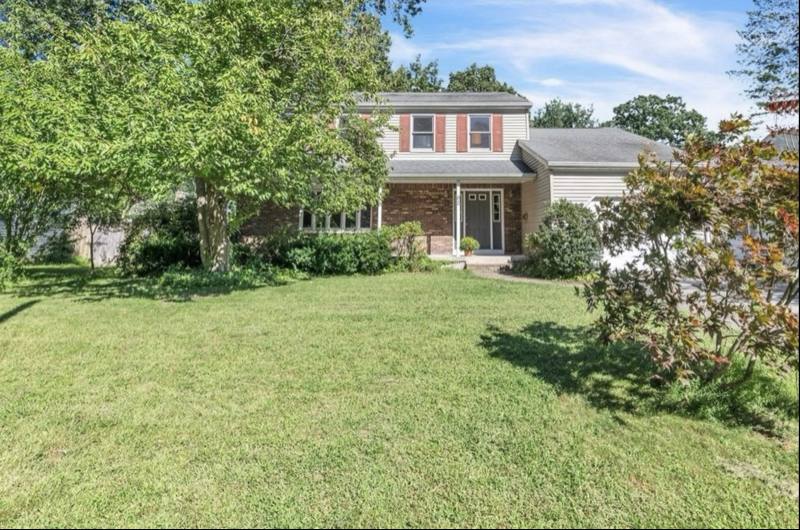 House for rent at 63 Oakwood Dr, Longmeadow, MA 01106