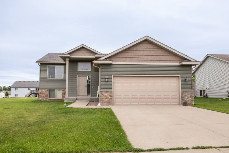 House for rent at 4024 Stone Point Dr NE, Rochester, MN 55906