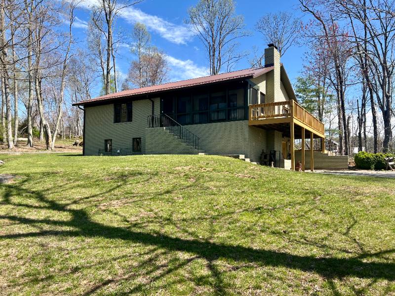House for rent at 416 Banks Mountain Rd, Hendersonville, NC 28792