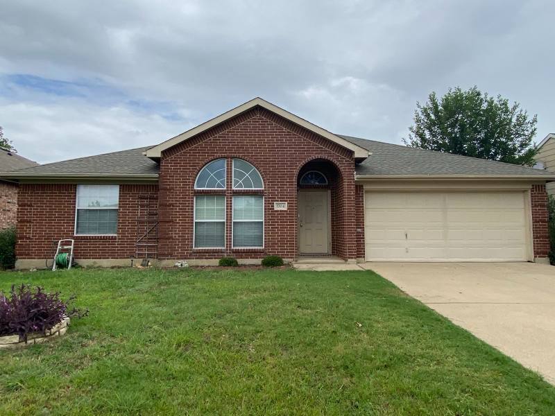 House for rent at 1704 Cancun Dr, Mansfield, TX 76063