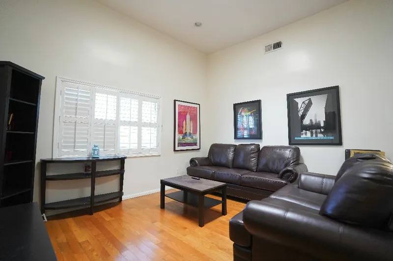 Apartment for rent at 1354 24th St, Los Angeles, CA 90007