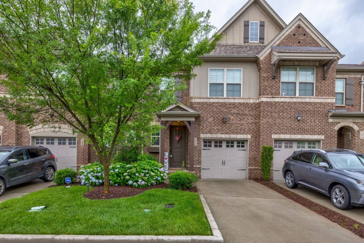 Townhouse for rent at 206 Bixby Lane, Hendersonville, TN 37075