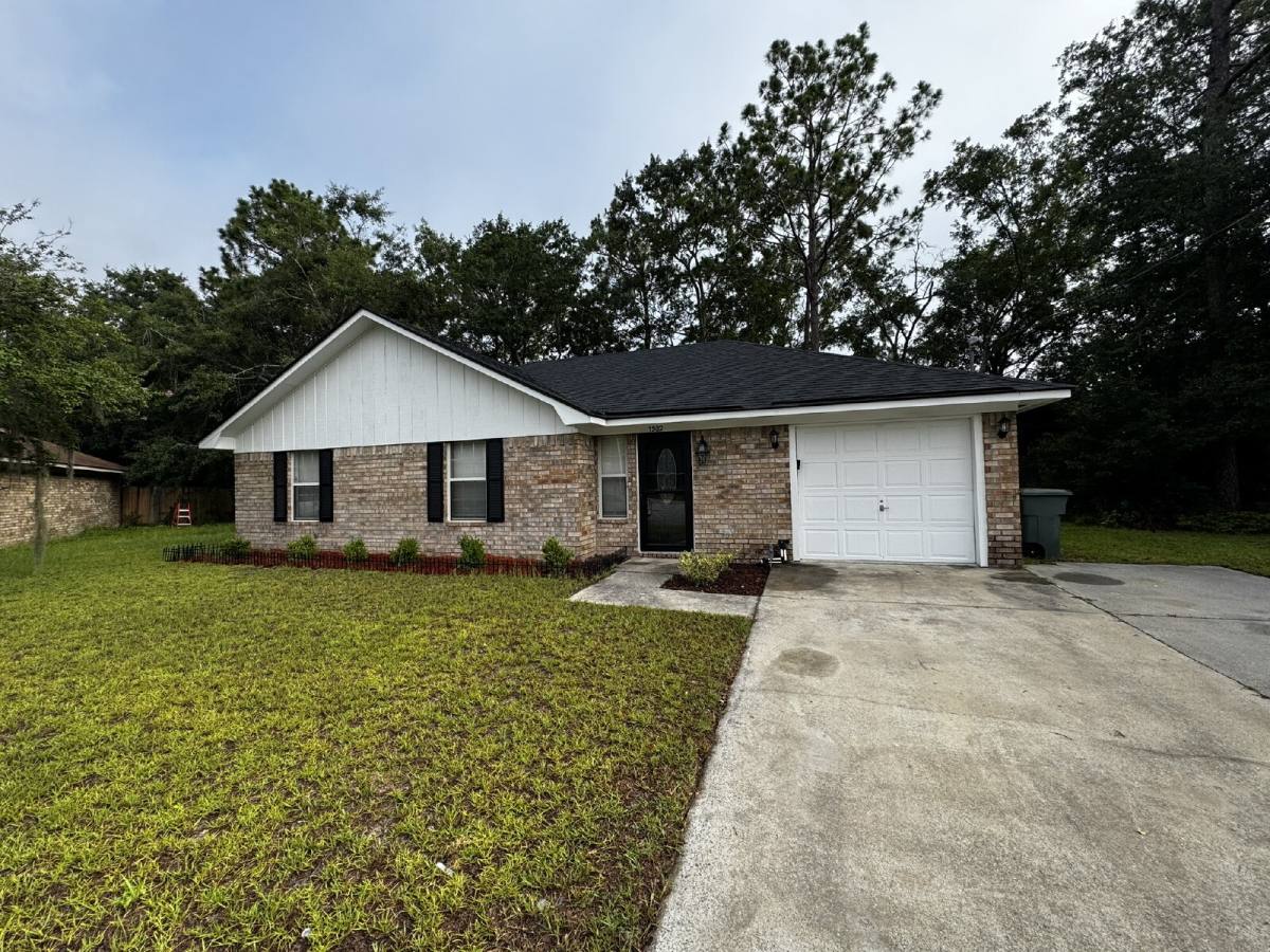 House for rent at 1502 Woodcrest Circle, Hinesville, GA 31313