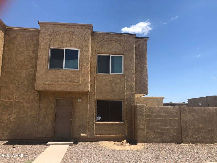 Townhouse for rent at 4462 E Pueblo Ave, Phoenix, AZ 85040